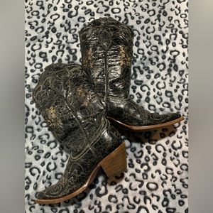 Women’s size 7M Corral Vintage Cowgirl boots